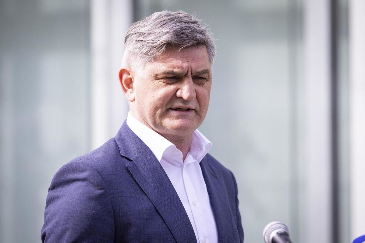 Što izvodi ovaj HDZ-ovac? Prvo priznao peglanje službene kartice, sad se predomislio