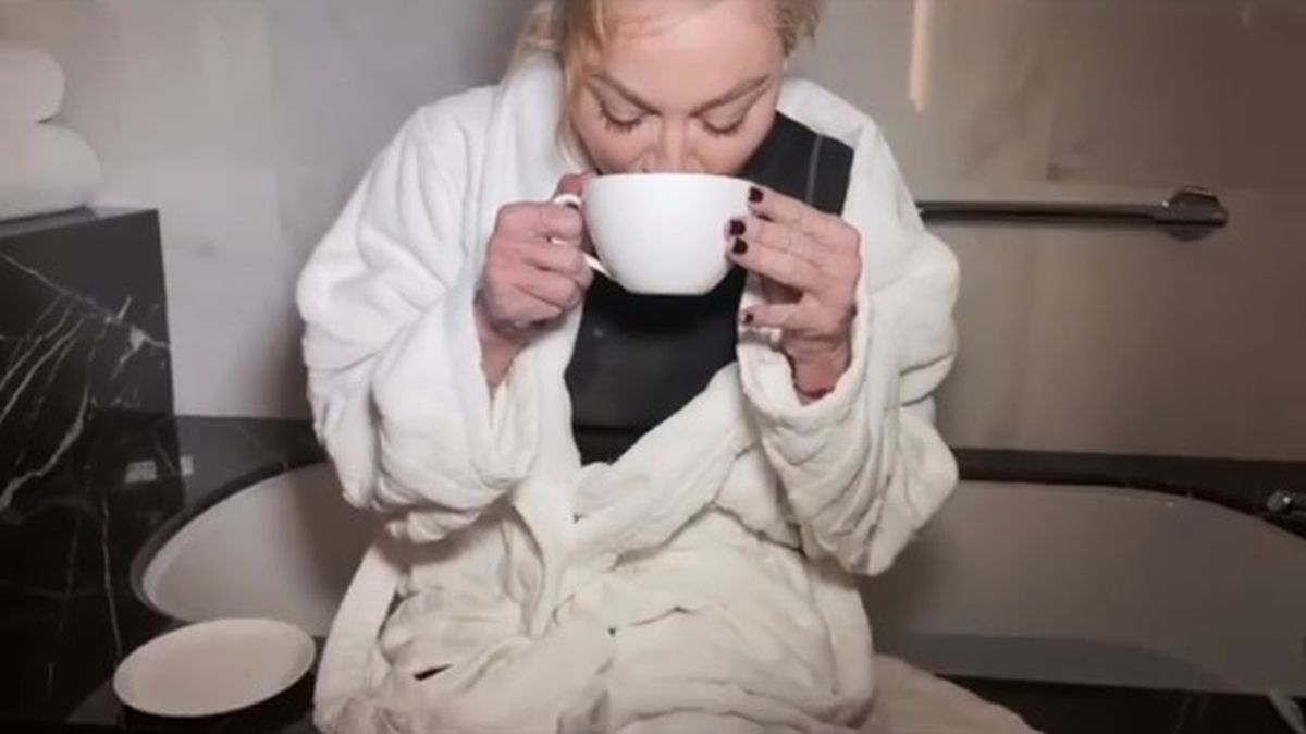 Madonna šokirala fanove bizarnom snimkom: "Dobro je piti svoj urin"