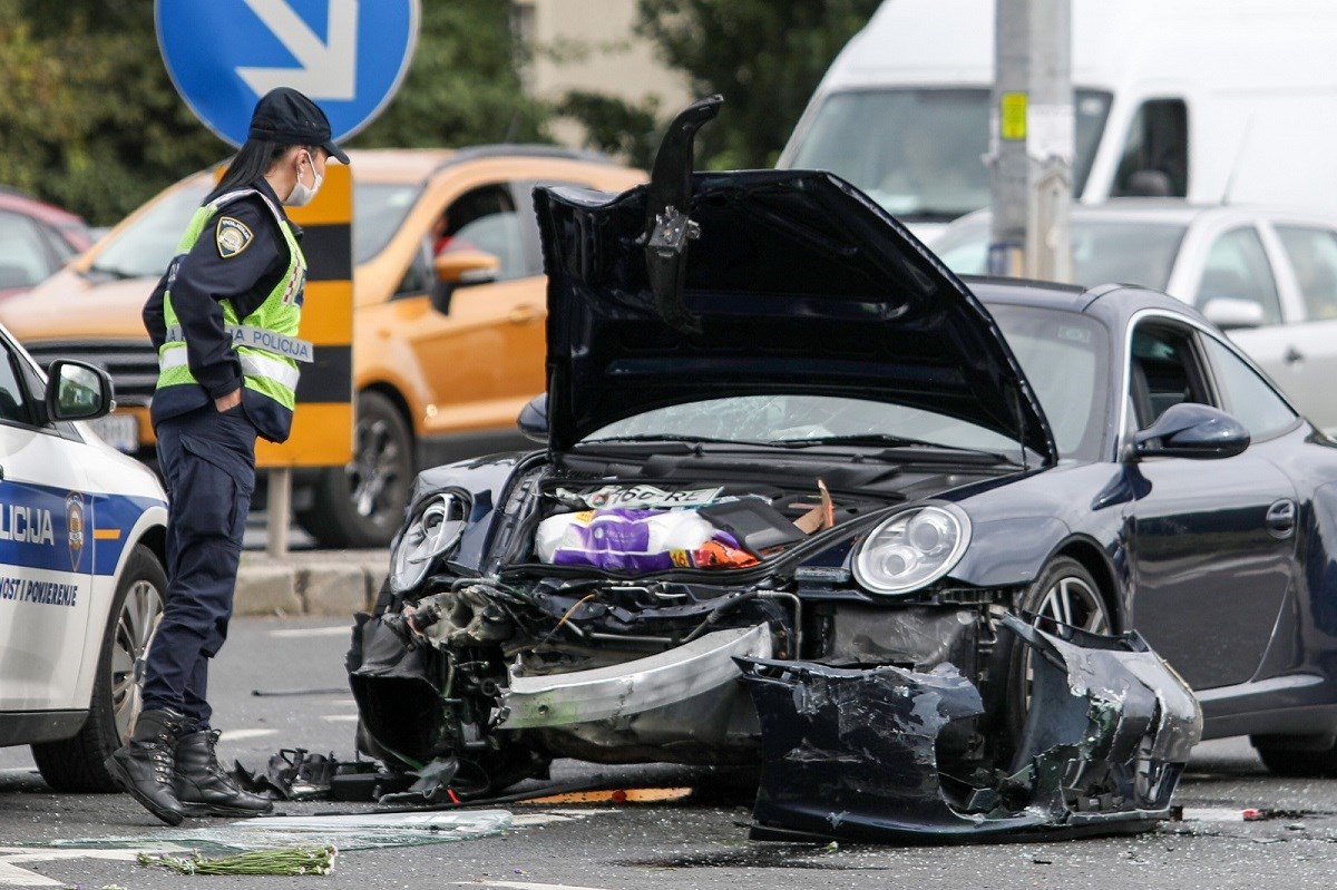 VIDEO Sudarili se Porsche i BMW u Zagrebu, nastala ogromna kolona