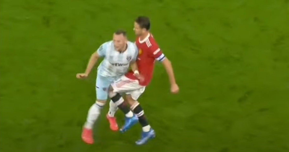 Nemanja Matić nabio suparnika koljenom u jaja. Prošao je nekažnjeno