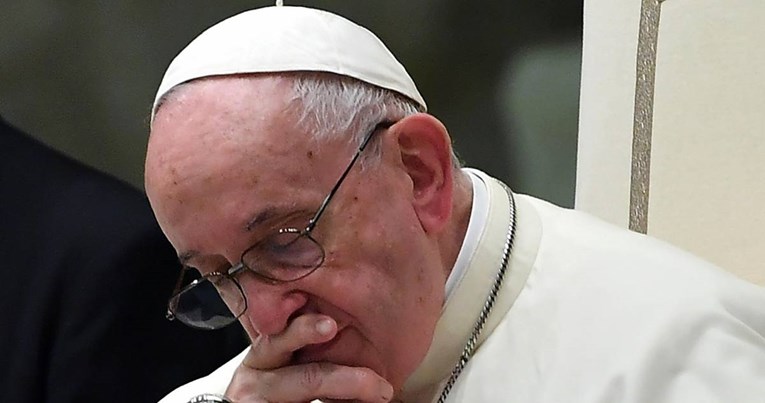 Papa o golemom pedofilskom skandalu u Crkvi: Sram me je 