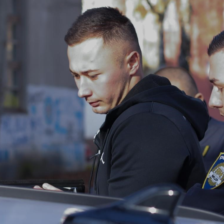 Istražuju policajce koji su vodili nasilnog vojnika na sud. Napravili veliku grešku?
