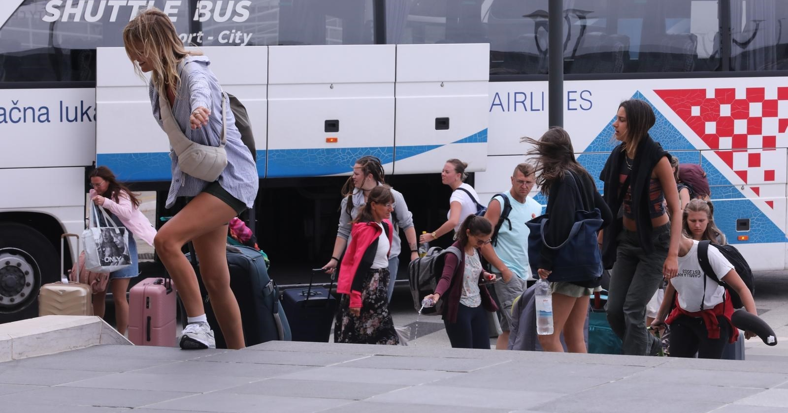Otkrili čari HŽ-a: Mladi Španjolci putovali 17 sati vlakom od Budimpešte do Splita