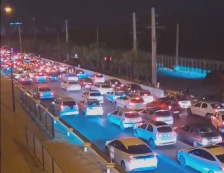 Ljudi masovno bježe iz glavnog grada Irana, pogledajte gužve