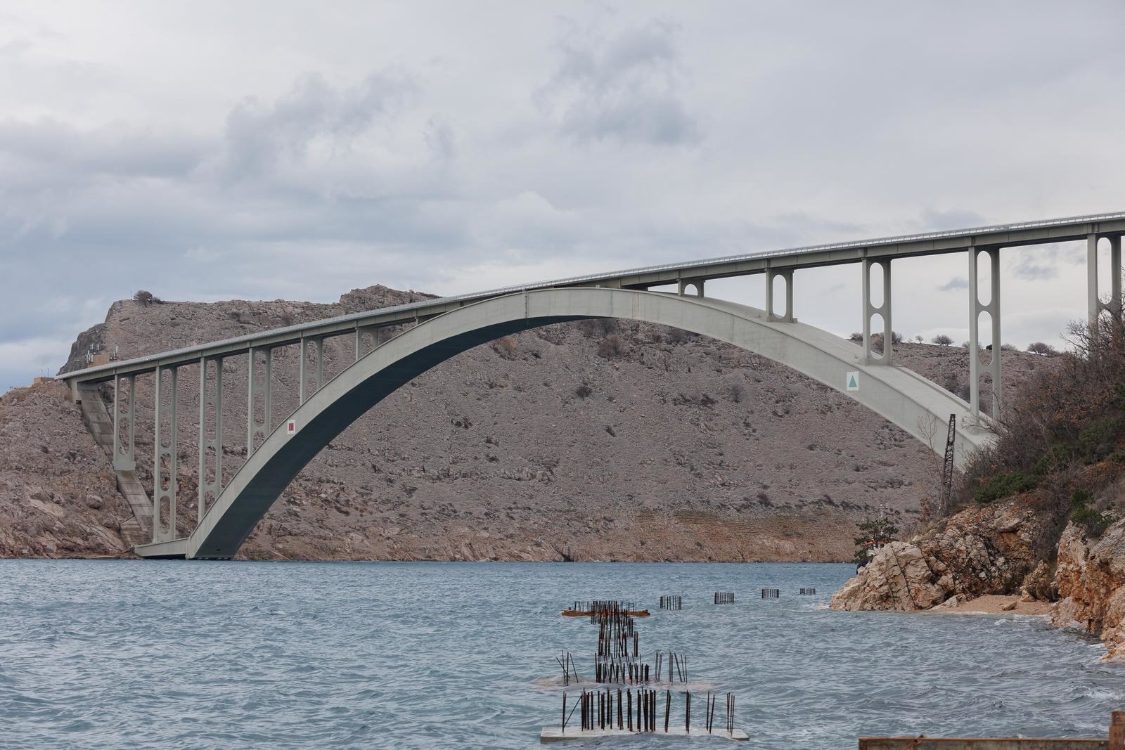 Na Krčkom mostu udar bude od 172 km/h. Vatrogasci prozvali vozača: "Ugozio je sve"