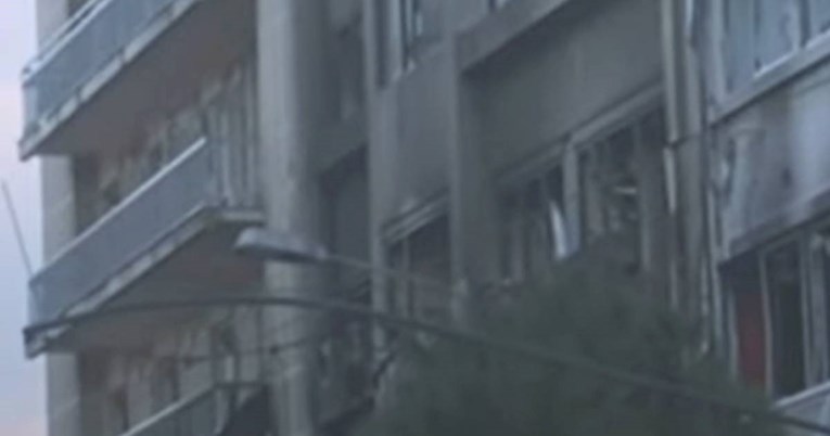 VIDEO Eksplozija u centru Atene: Oštećene zgrade, izbio požar, jedna osoba opečena