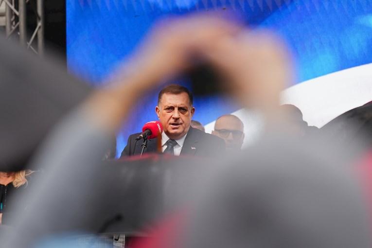 Dodik raspisuje referendum