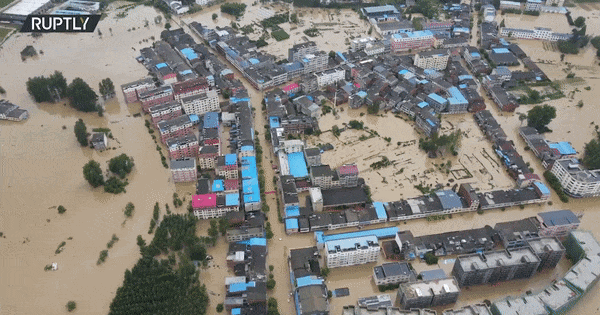 U poplavama u Kini poginula 21 osoba, gradovi izdaju crvena upozorenja