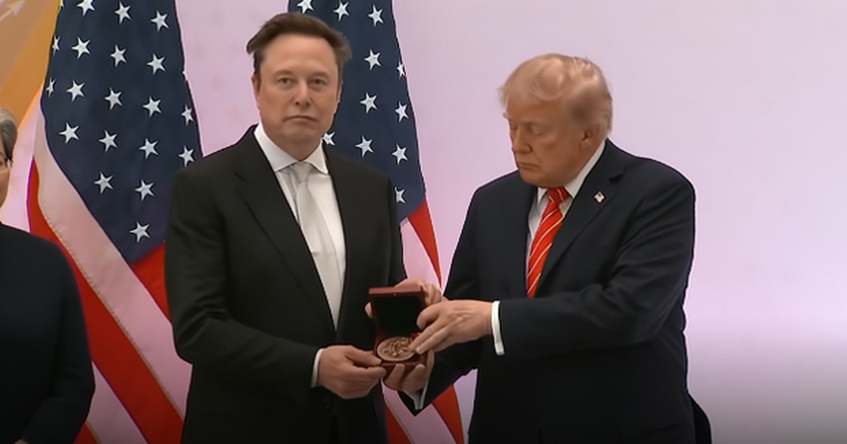 Trump Musku uručio medalju. "On je naš moderni Thomas Edison"
