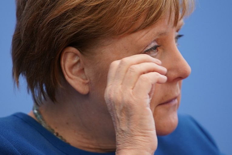 Merkel ponovila: Stručnjaci kažu da će se zaraziti 70 posto stanovnika