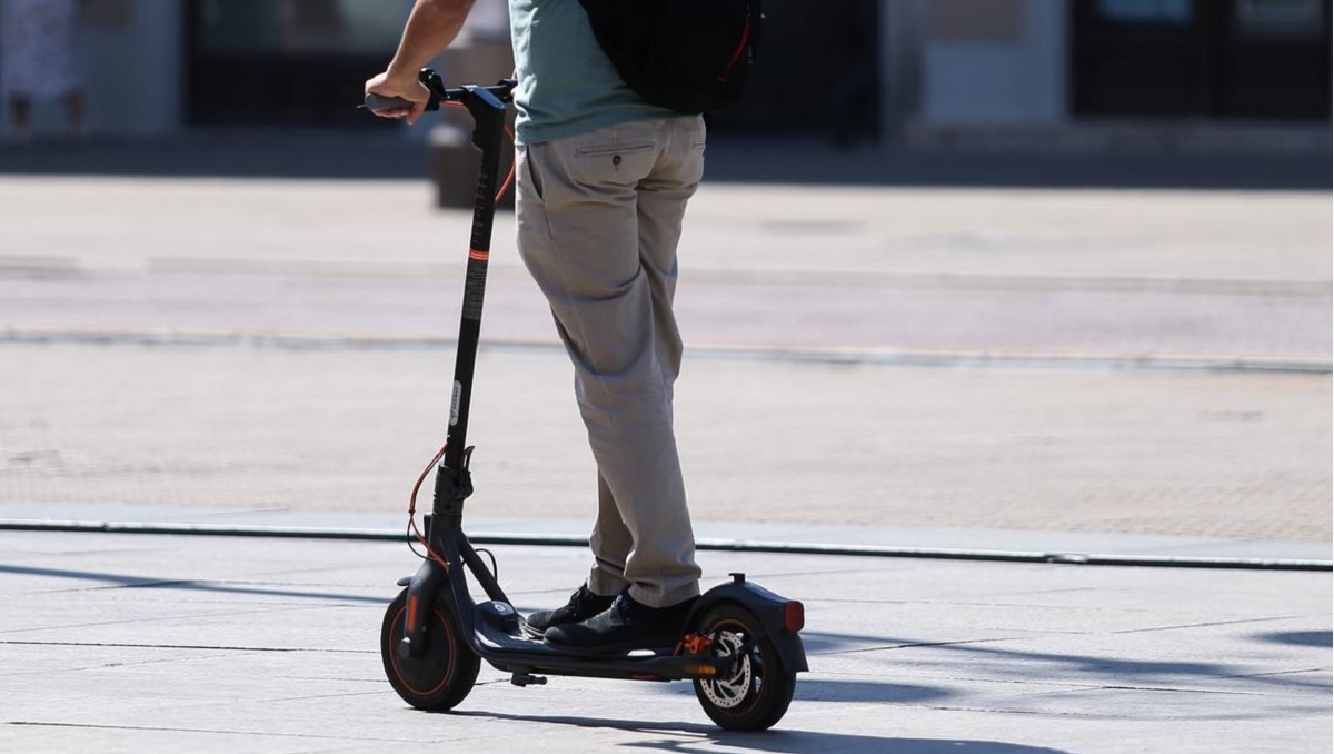 Pijan i bez kacige vozio romobil po kolniku u Crikvenici. Lakše je ozlijeđen