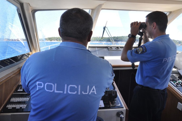 Kod Hvara policija u tri dana kaznila 15 gliseraša