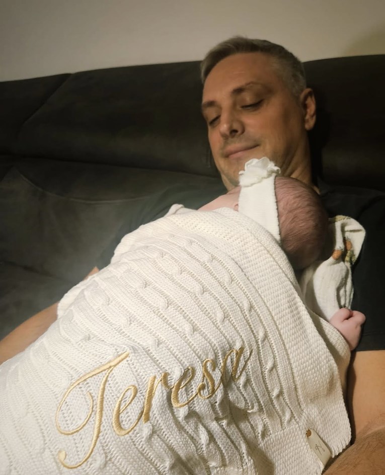 Petar Dragojević objavio prvu fotografiju šestog djeteta, kćerkice Terese