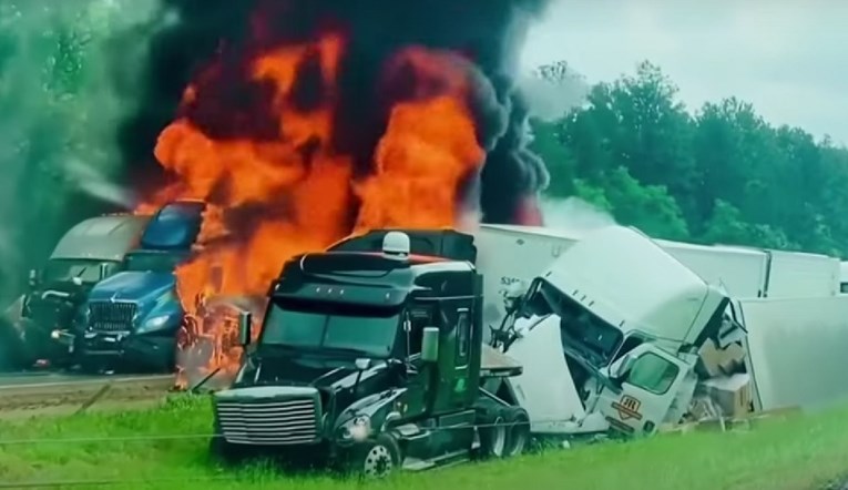 VIDEO Teška prometna u SAD-u: Sudarilo se najmanje 12 kamiona, troje mrtvih