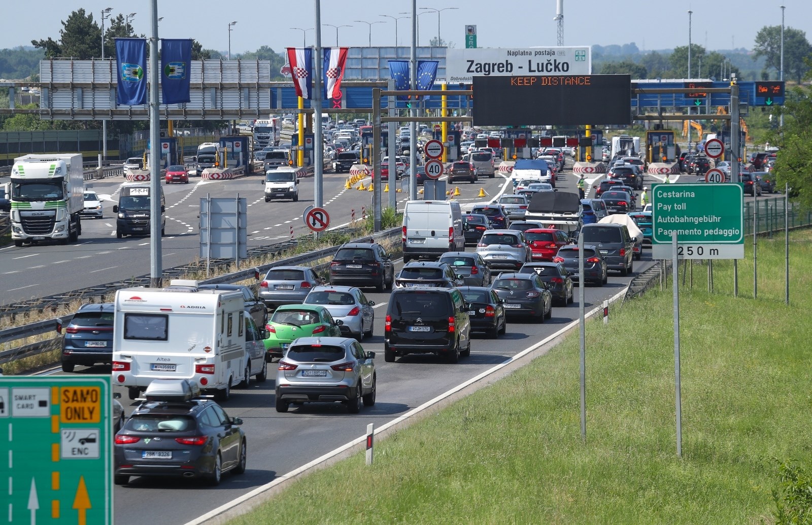 HAK: Očekujte gužve i kolone na cestama prema moru