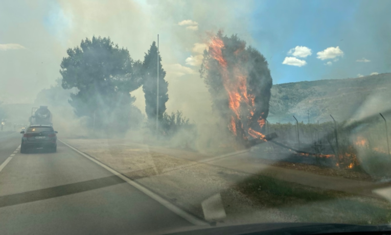 VIDEO Veliki požar kod Mostara. Požar se širi prema Neretvi i cesti