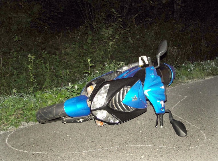 Zagrepčanin pijan vozio moped u Novalji. Udario u stablo, teško je ozlijeđen