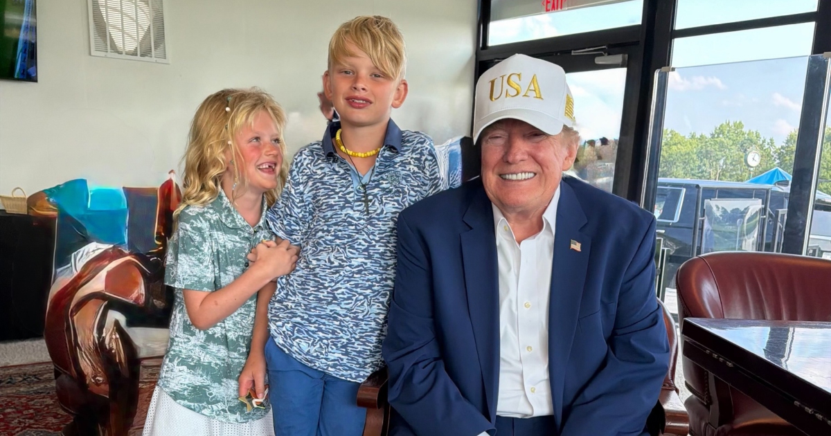 Fotografija Trumpa s unucima zbunila internet: Je li riječ o montaži?
