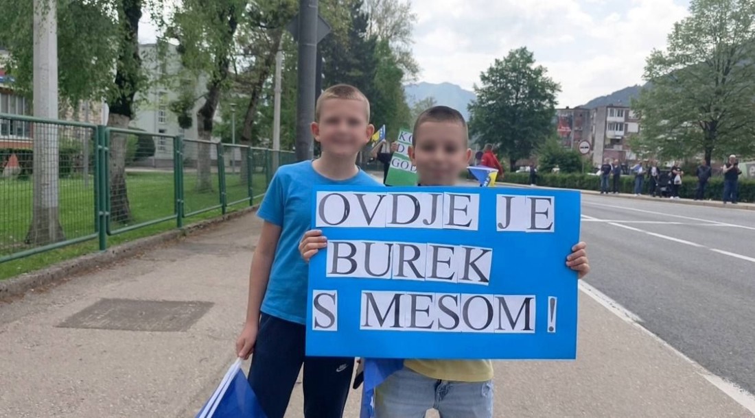 Natpisi djece iz Jablanice zasjenili biciklističku utrku u BiH: "Brže ode janje"