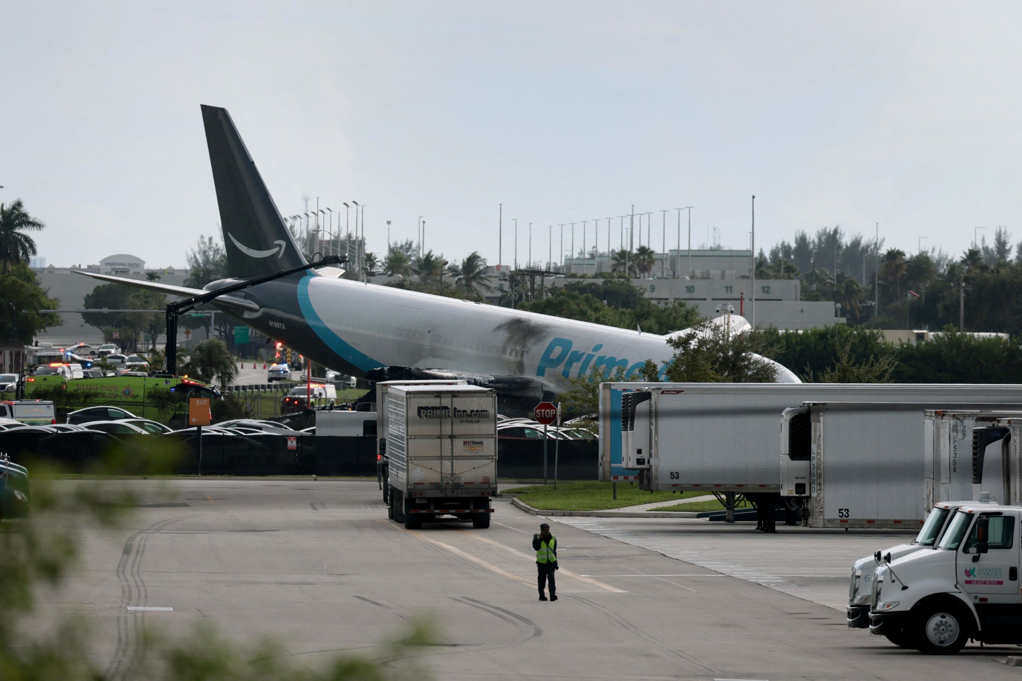 Amazonov teretni avion izletio s piste u Miamiju, najmanje pet poginulih