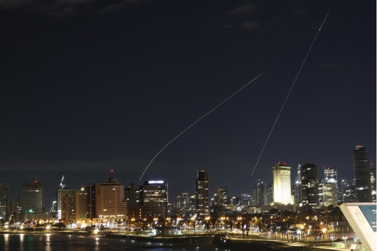 Novi val iranskih napada na američke baze. "Lansirana drugačija vrsta projektila"