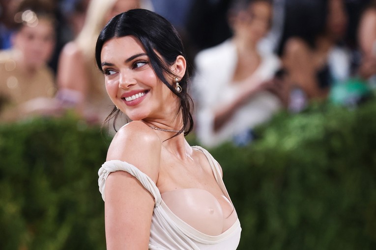 Tajna blistavog tena Kendall Jenner košta manje od 10 eura