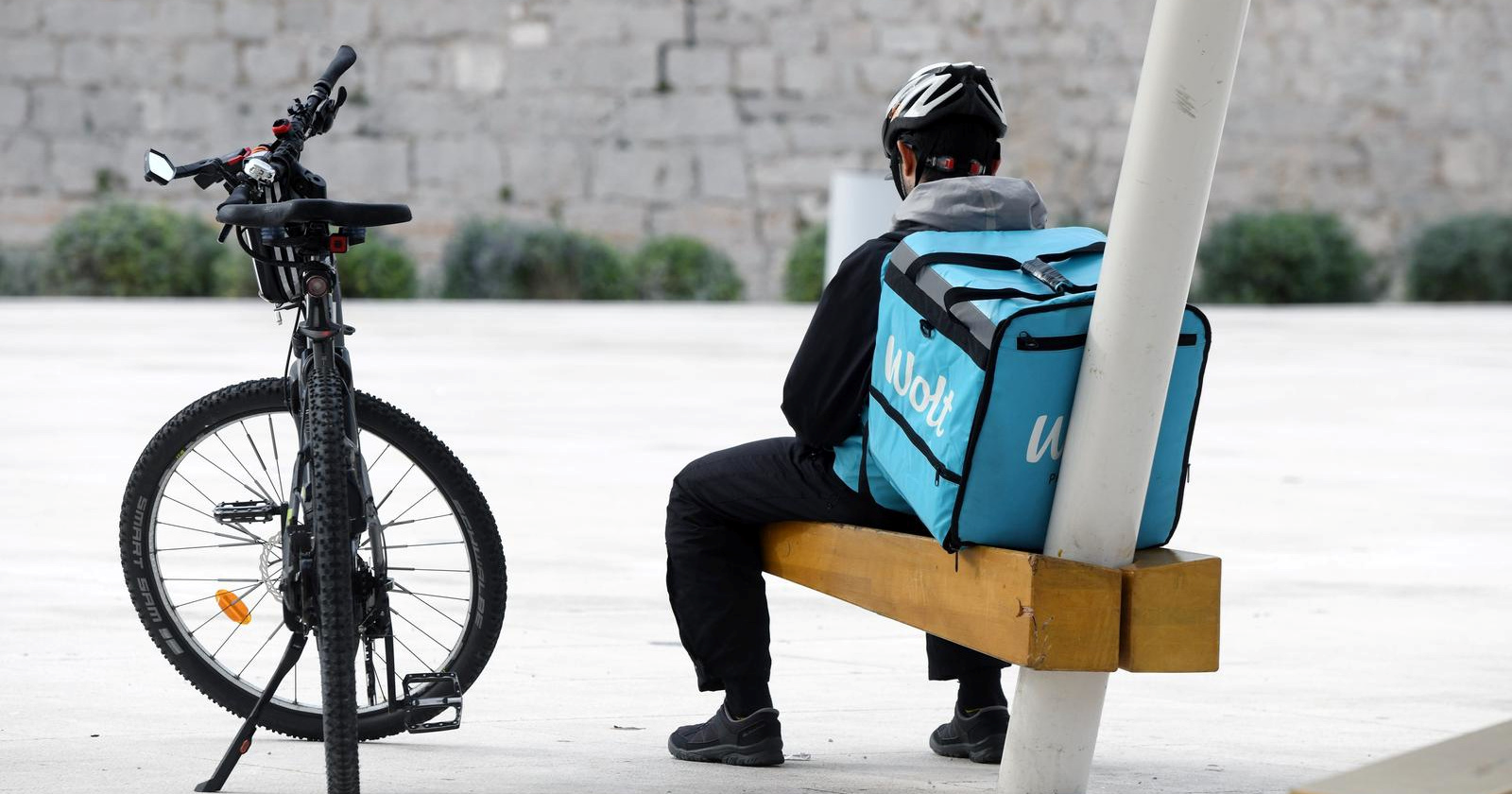 Dvojica maloljetnika po Rijeci napadala dostavljače, pljačkala i razbijala aute