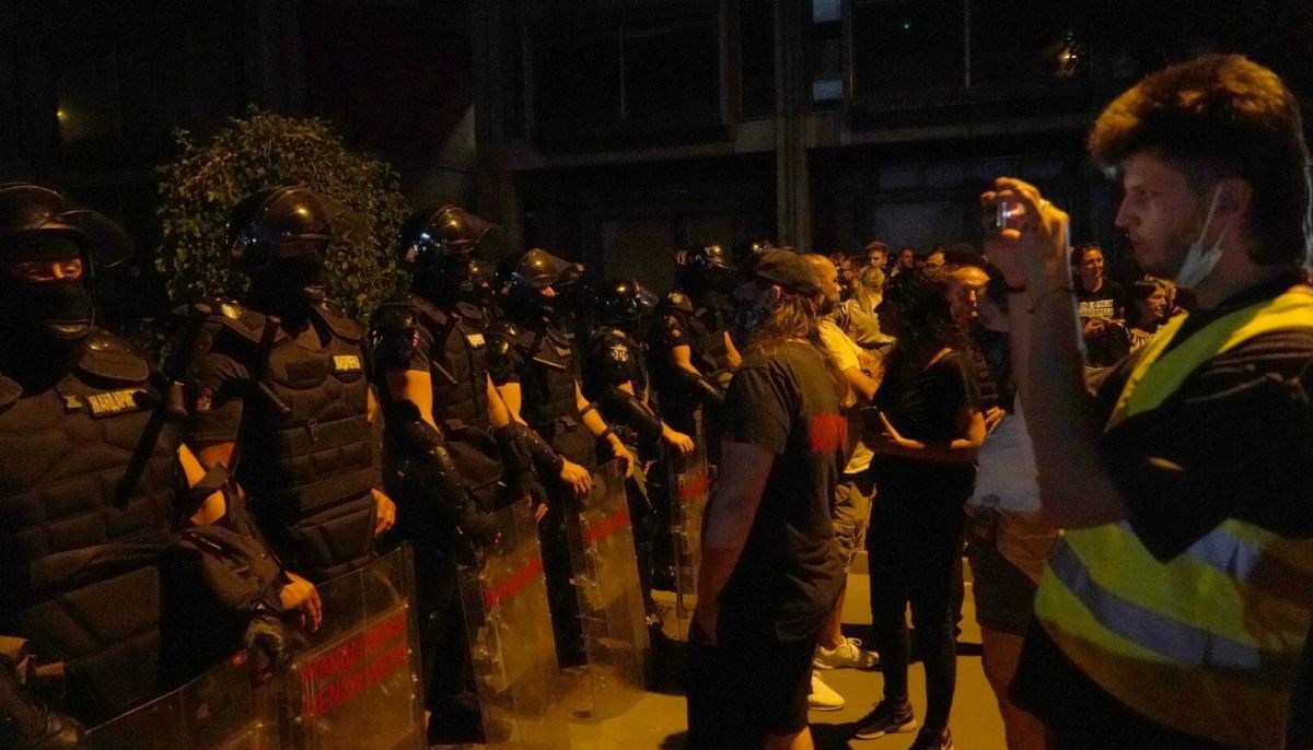 Policija ne da studentima da uđu na Filozofski faks u Novom Sadu, uhićen političar