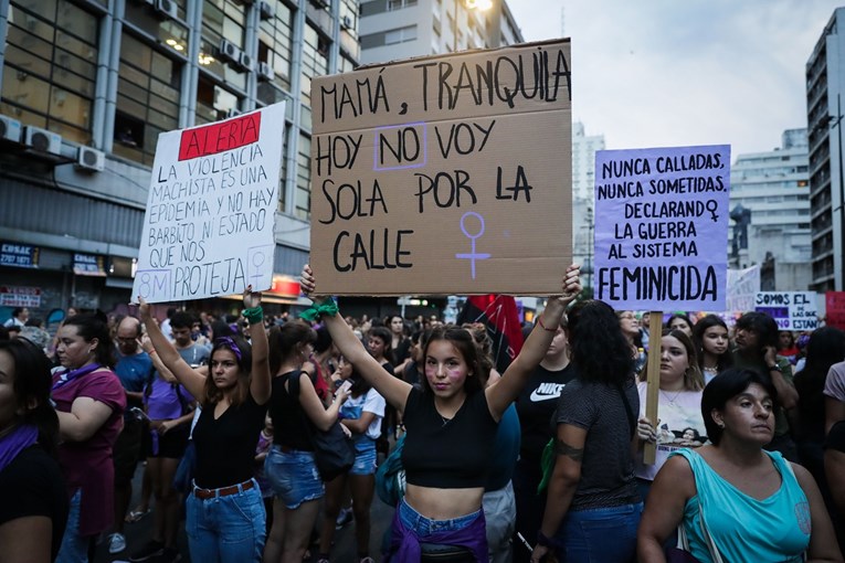 Masovni prosvjedi protiv nasilja nad ženama održavaju se diljem Južne Amerike