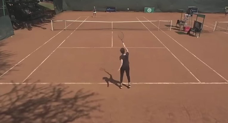 Nova snimka tenisačice koja ne zna držati reket i pravila. Pogledajte što radi