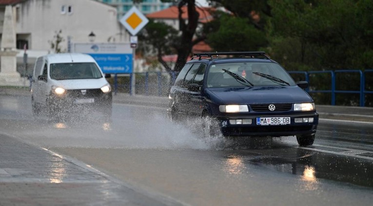 HAK: Zbog kiše i odrona zatvorene neke državne ceste
