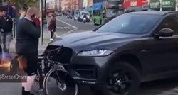 VIDEO Vozač Jaguara namjerno zgazio biciklista jer mu je rekao da vozi opreznije