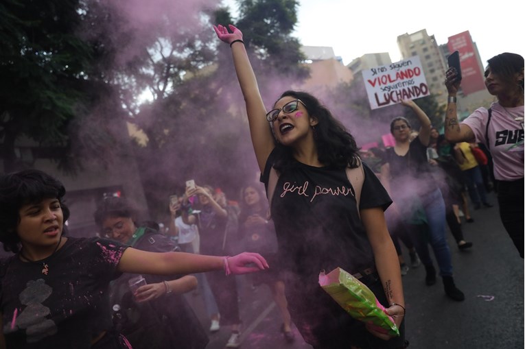 Stotine žena na ulicama Mexica prosvjedovale zbog policijskih silovanja