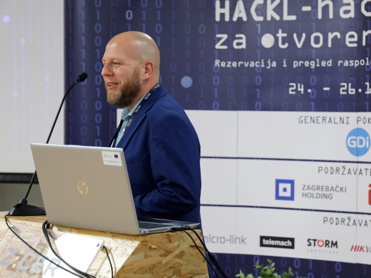 Tomašević: Šef podružnice koji je peglao službenu karticu dao otkaz, izbačen iz Možemo