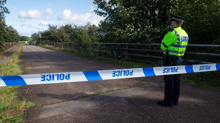 U Engleskoj nasmrt izboden 15-godišnjak, uhićena dva tinejdžera