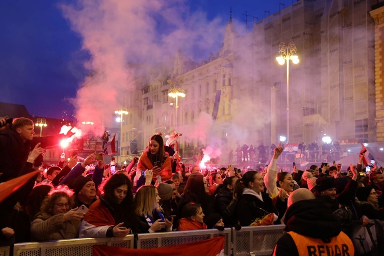 VIDEO Pogledajte atmosferu na trgu kad je krenula Moja domovina