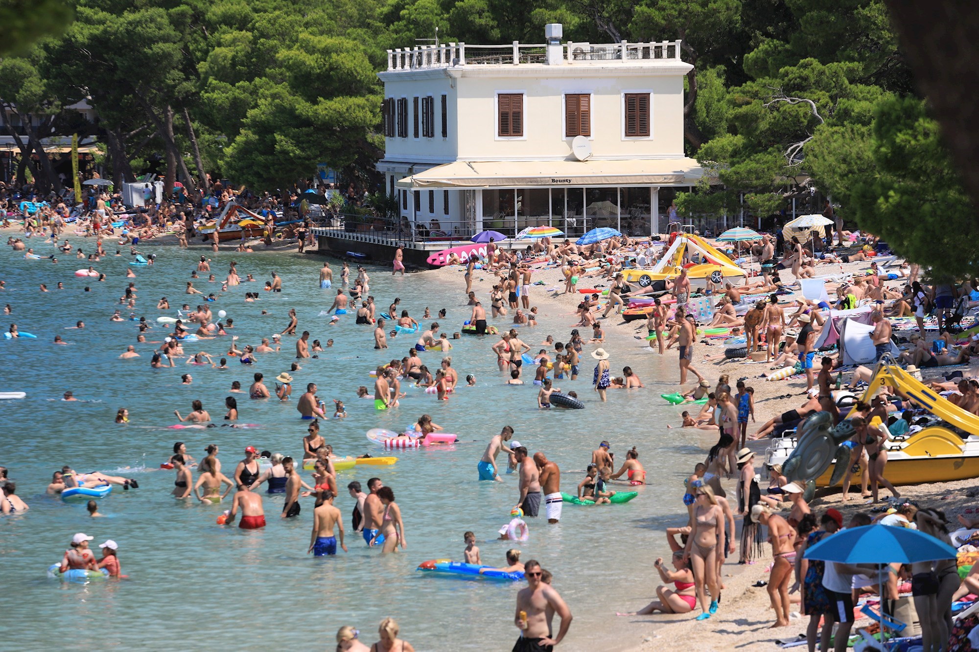 FOTO Ovako izgleda plaža u Makarskoj početkom kolovoza