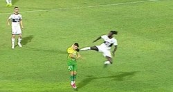 VIDEO Adebayor kung-fu potezom pogodio igrača u glavu i dobio crveni