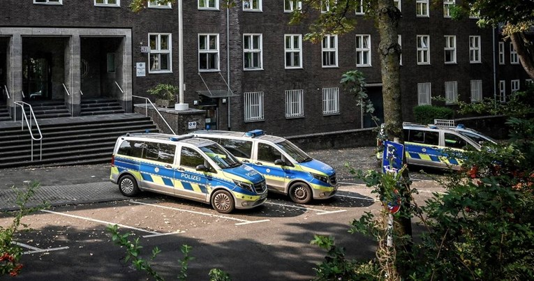 Policija u Njemačkoj uhitila učenika (16), planirao oružani napad na školu