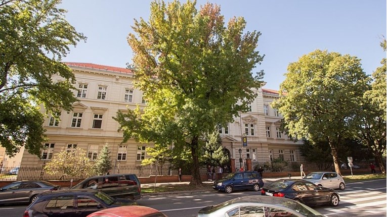 Zatvorili gimnaziju u Bjelovaru. U samoizolaciji 14 profesora, nastava će biti online