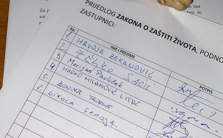 Zekanović skuplja potpise za strogi zakon protiv pobačaja, potpisali i Mostovci