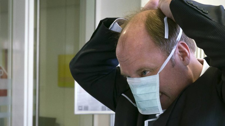 Pomoćnik Angele Merkel najavio nove mjere u Njemačkoj, spominje partije i putovanja