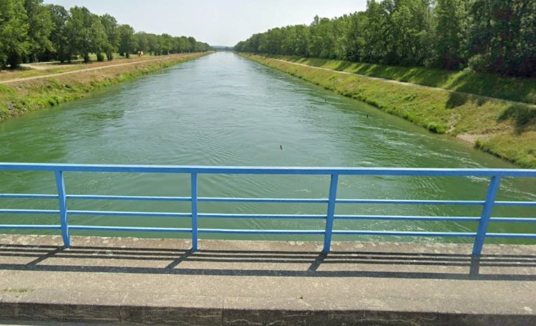 Skočio s mosta u kanal u Međimurju. Traže ga od sinoć
