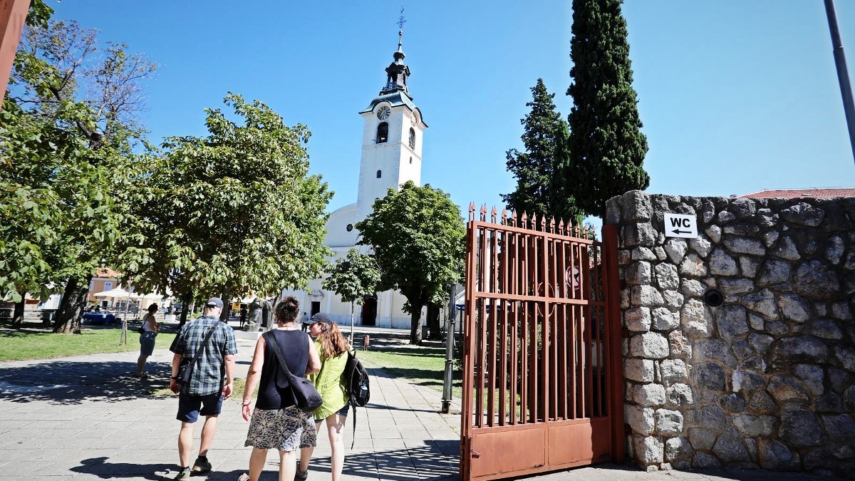 Krali stupiće i ograde po trsatskom svetištu i opatijskoj šetnici