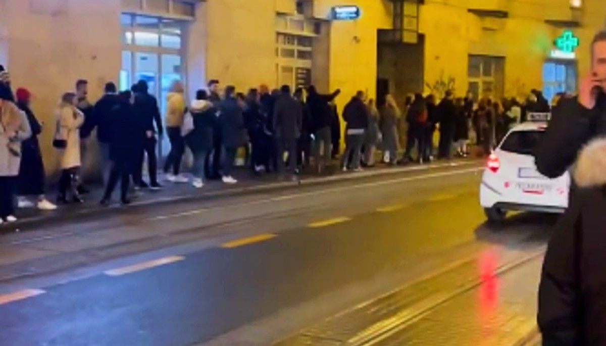 Ispred Likovne akademije u Zagrebu sinoć se mogao vidjeti red, evo što se čekalo