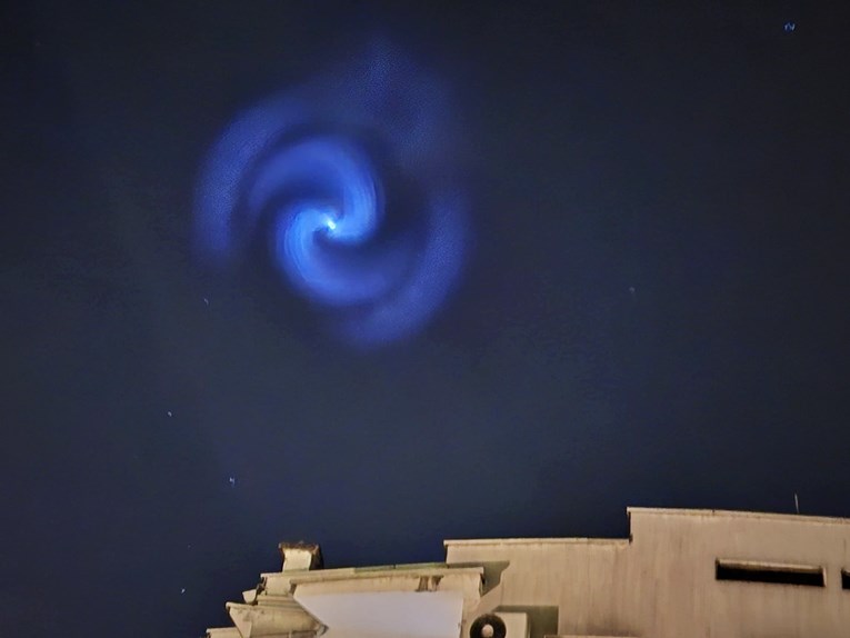 FOTO Ljudi javljaju o neobičnoj spirali na nebu. Stvorila se zbog Muskove rakete