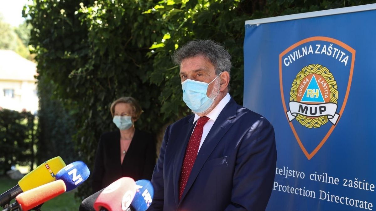 Fuchs: Treba se odgovorno ponašati i izvan škola