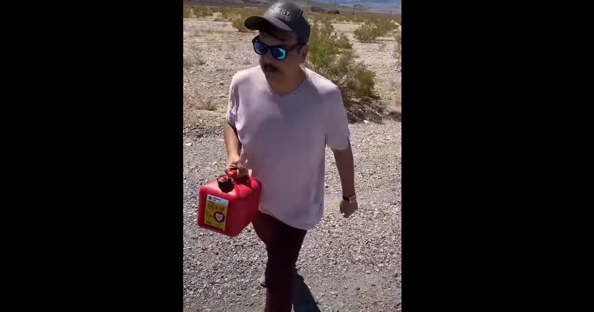 VIDEO Ovom vozaču treba benzin da bi vozio Teslu