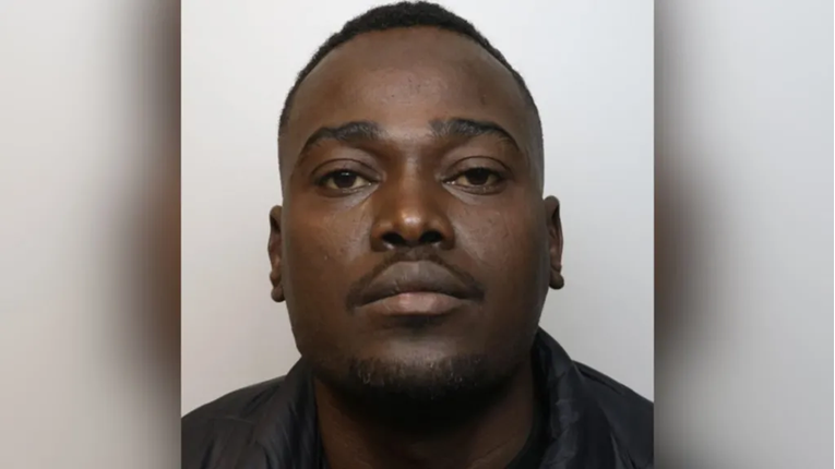 Muškarac u Britaniji pokušao oteti tinejdžericu. Spasili je putnici iz autobusa