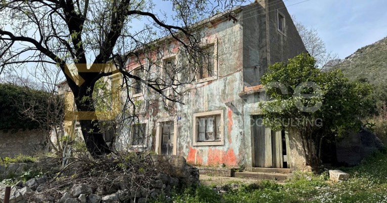 Investicijska prilika: Kamena kuća s pogledom na more u Orebiću za 90.000 eura